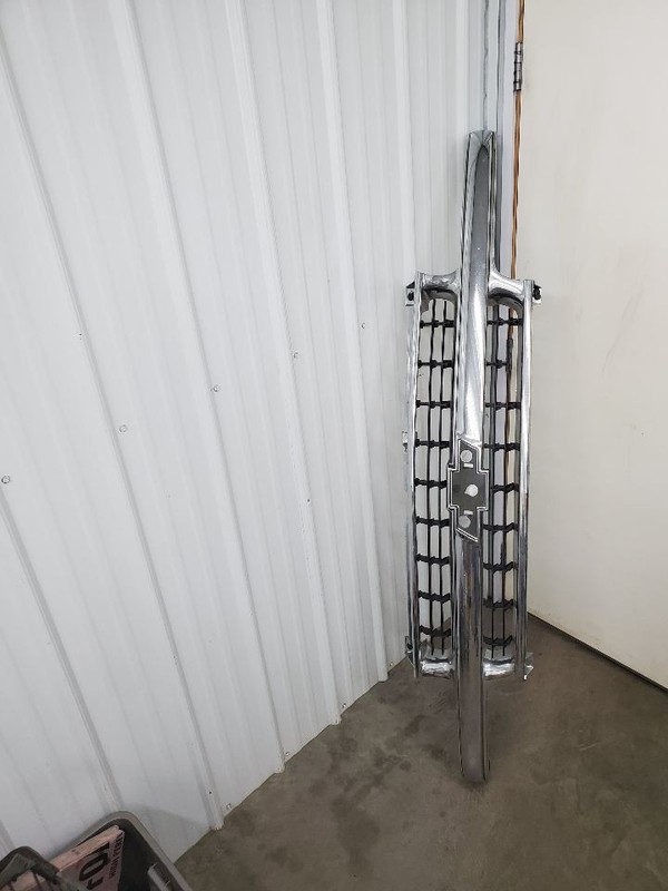 Grille Excluding Ltz Chrome Fits 00-06 SUBURBAN 1500 302757