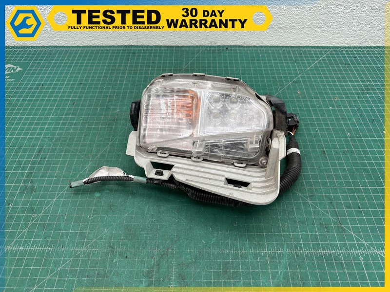 12-15 Toyota Prius FRONT RIGHT PASSENGER SIDE TURN SIGNAL LIGHT LAMP OEM