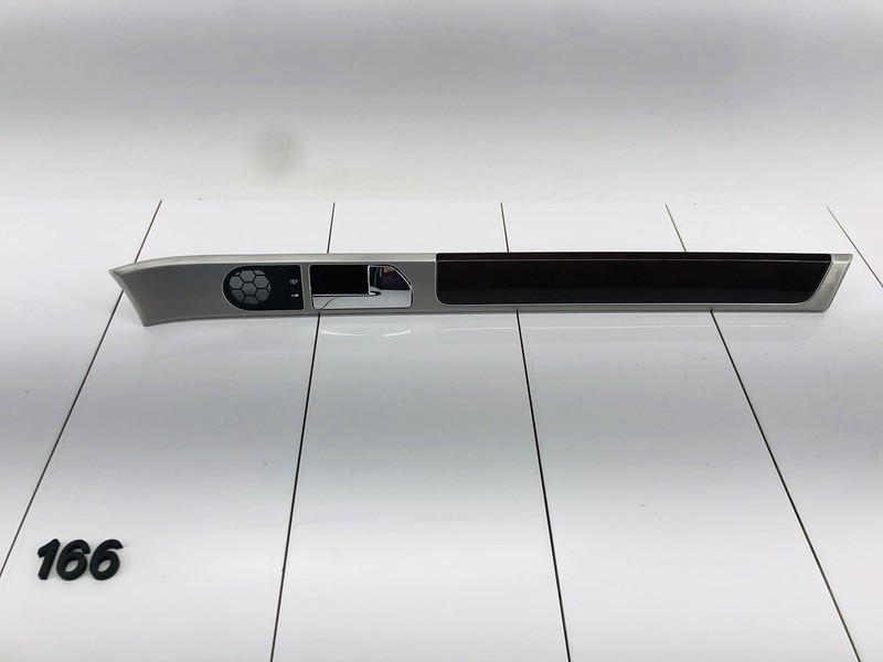04-10 VOLKSWAGEN TOUAREG FRONT RIGHT PASSENGER SIDE DOOR PANEL TRIM & HANDLE OEM