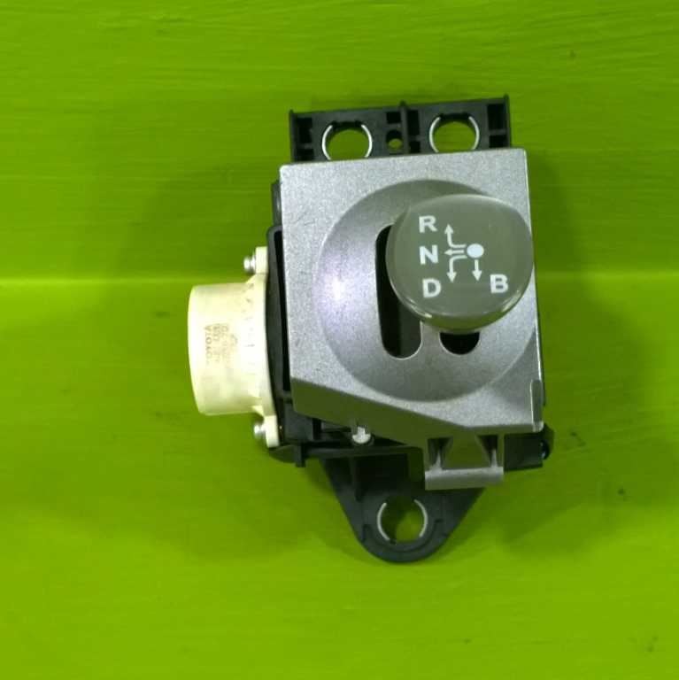 05 PRIUS GEAR SHIFT SELECTOR SHIFTER ASSEMBLY OEM 1205-19