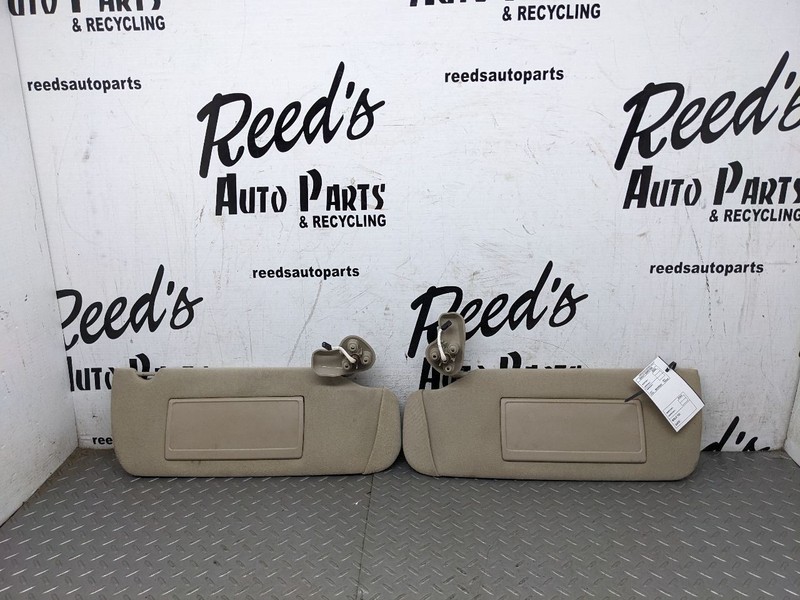 00-06 Yukon Tahoe Avalanche Suburban Silverado Escalade Sun visor Set Sh 1193729