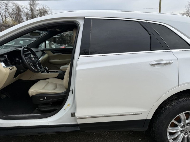 2017-2024 Cadillac XT5 Left Driver Side Rocker With Post White