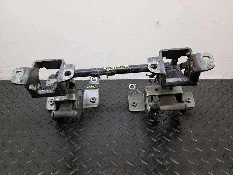 04-15 Nissan Titan Extended Cab Rear Right Door Hinge Assembly OEM 82400-ZR00A