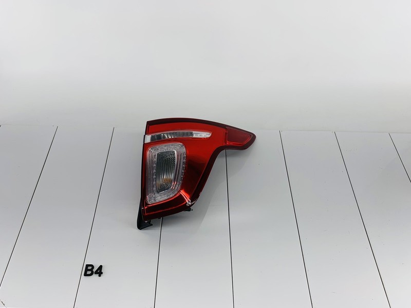 11-15 FORD EXPLORER REAR RIGHT SIDE QUARTER PANEL TAIL LIGHT BRAKE STOP LAMP OEM
