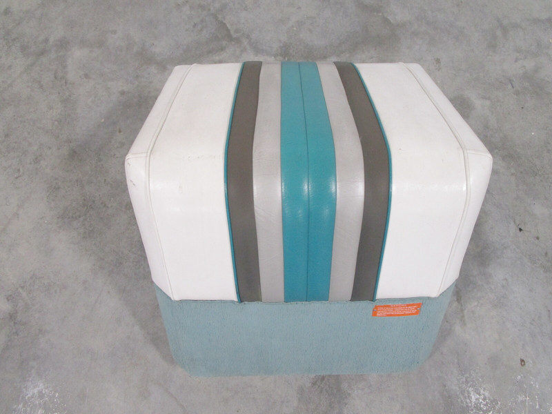 1990 Sea Ray 160 Bow Rider 3.0L 4 Cyl Mercruiser White Engine Motor Cover Hood