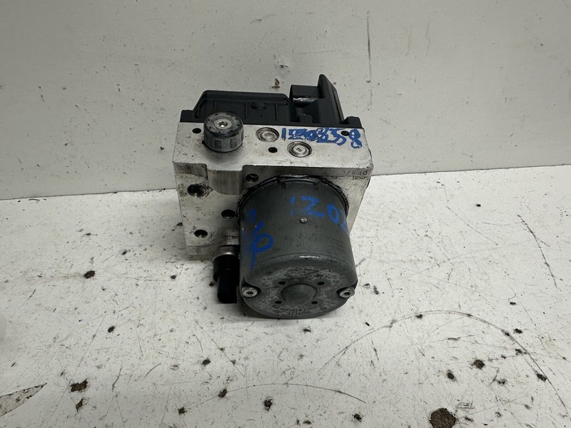 2013-2014 Subaru Legacy ABS Anti Lock Brakes Pump Brake Actuator & Modulator