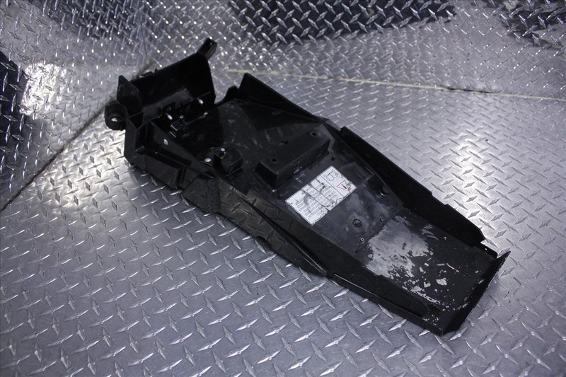 2000 TRIUMPH SPRINT RS 955 REAR UNDER FENDER INNER BATTERY TRAY OEM RS955 00