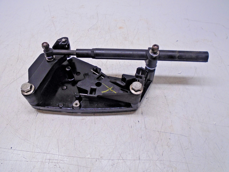 AA2 MERCRUISER SHIFT CABLE LINKAGE BRACKET PLATE99236 140 Plus shift assist
