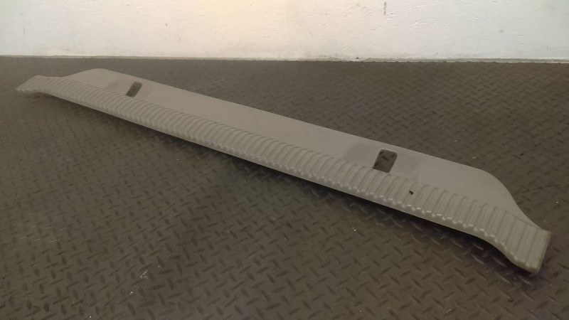 00-06 GMC Yukon Denali Tailgate Liftgate Scruff Plate Gray OEM 10390986