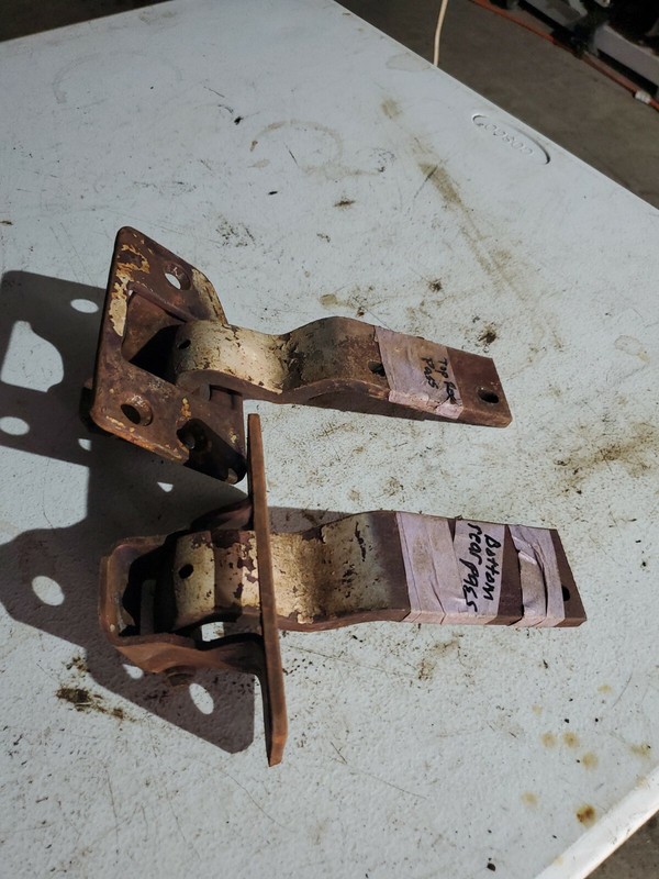 46 PACKARD CLIPPER SIX REAR PASSENGER DOOR HINGES