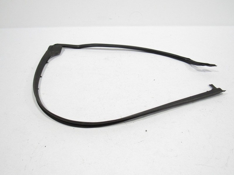 11-17 Audi A8 D4 2011 Front Right Passenger Door Weather Strip Seal Lower !:Y
