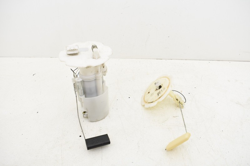 2005 Nissan 350z Fuel Pump Sending Unit Level Sensor Assembly Set OEM KW62
