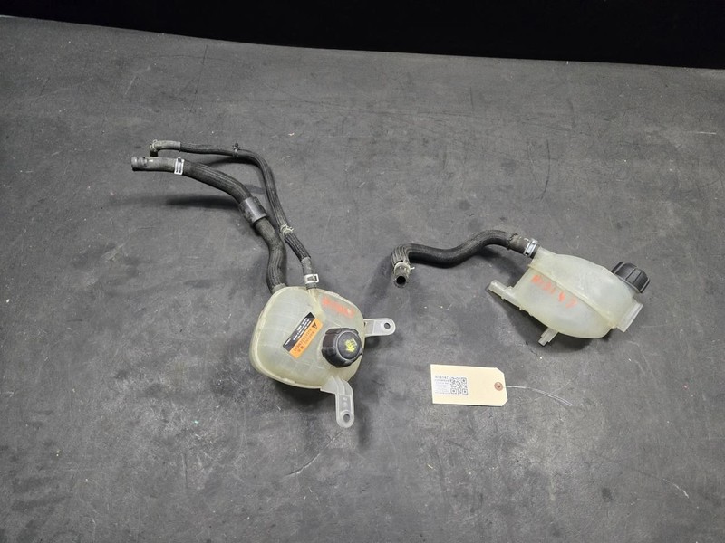 2PC Primary + Secondary Radiator Coolant Reservoirs +Hoses Set 2022 Nissan Rogue