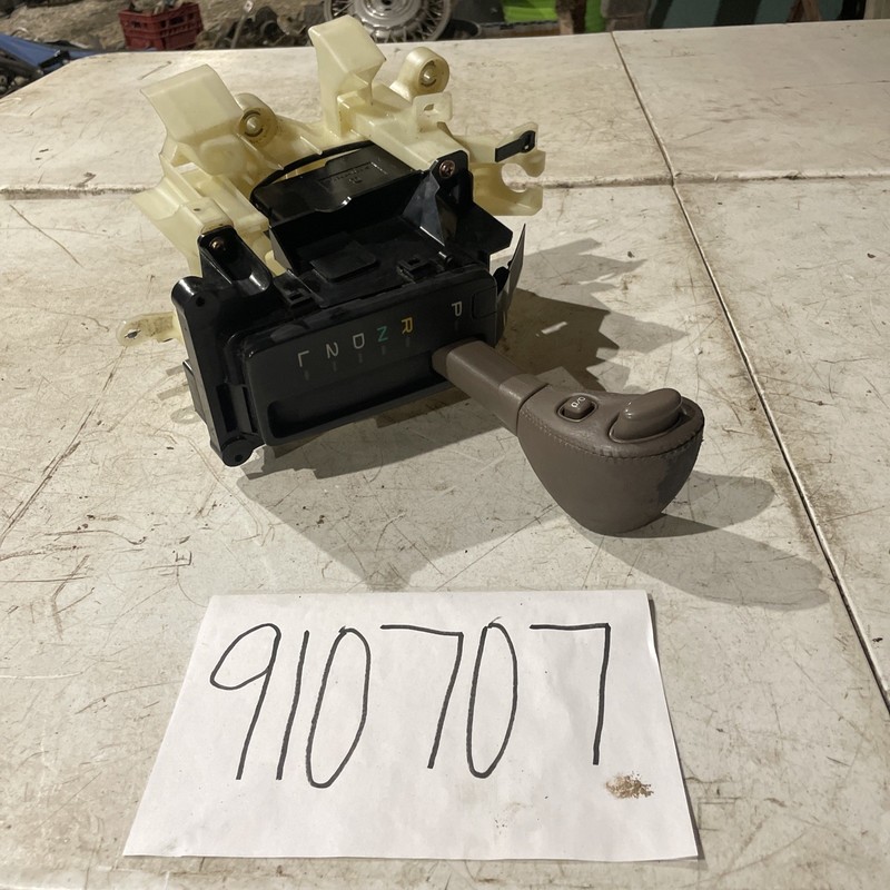 97-01 Lexus ES300 Automatic Transmission Gear Shift Shifter Assembly OEM DK70831