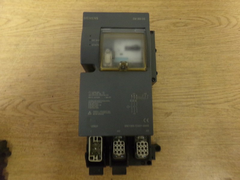 Siemens 3RK1300-1DS01-1AA0 E 300 DS Feeder Module *FREE SHIPPING*