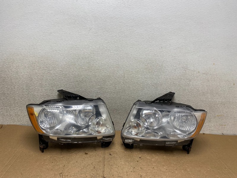 2011-2013 Jeep Grand Cherokee Left+Right Halogen Headlights V3591 DW