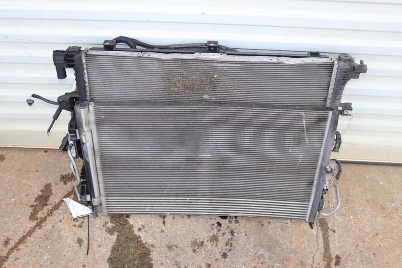 2018-2022 GMC TERRAIN 1.5L RADIATOR CONDENSER COOLING FAN MOTOR ASSEMBLY OEM