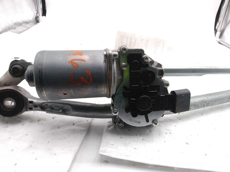 2011 BMW 328I Wiper Linkage OEM White 114K Miles NJ25-23963-617235