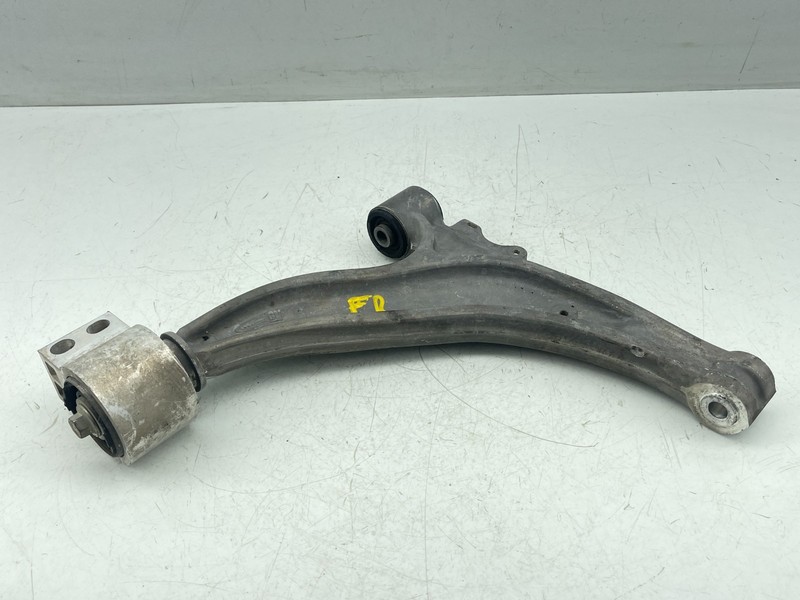 16-19 BUICK CASCADA Front right Lower Control Arm OEM 13371819
