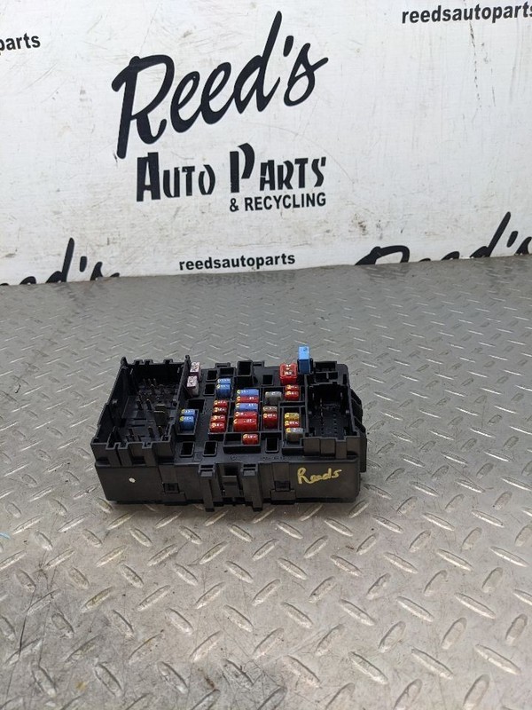 Fuse Box Engine Fits 15-20 ESCALADE 1183444