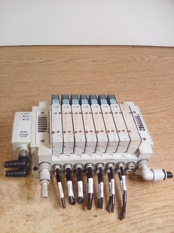 SMC EX500 8 Slot Manifold W/ EX500-Q101 & (7) SY5200-5U1