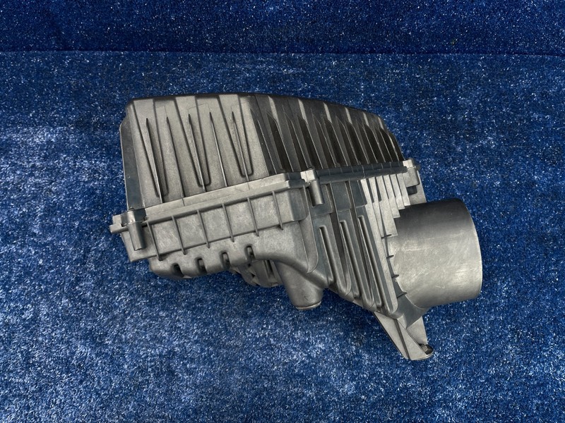 2017-2019 CADILLAC XT5 3.6L ENGINE AIR CLEANER INTAKE FILTER HOUSING BOX OEM