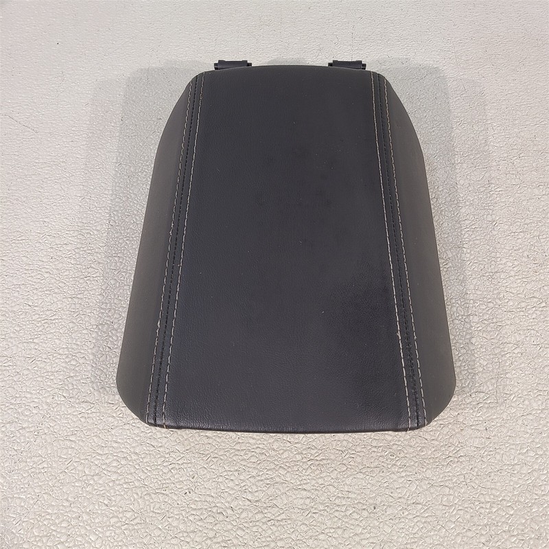 10-15 Camaro Ss Coupe Center Console Arm Rest Stitched Aa7433