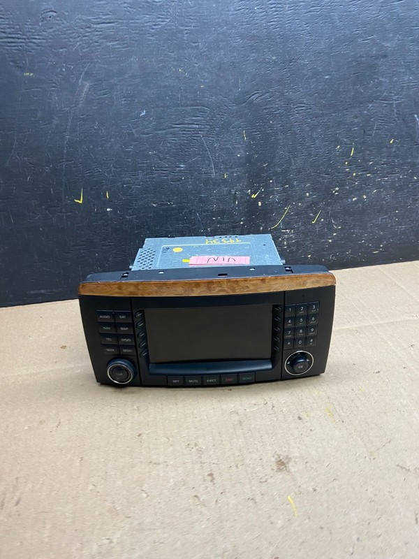 2006-2009 Mercedes W251 R350 Head Command Navigation Radio Player T9335 DG