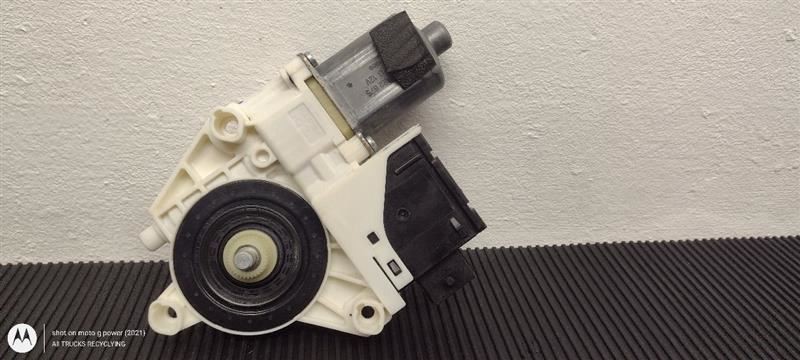 17-22 Jeep Compass Front Right Passenger Door Power Window Motor OEM 68302550AC