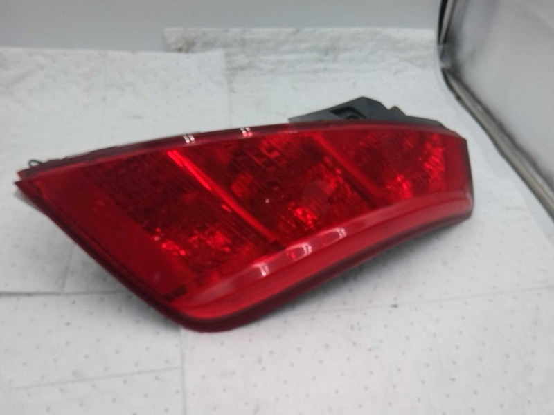 2004 Nissan Murano Right Tail Light Assembly White 463487 Used 85K Miles