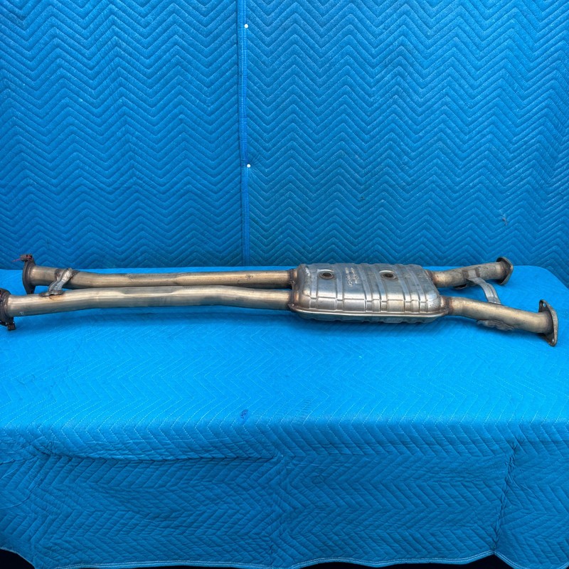 2011–2016 Hyundai Equus Center Exhaust Resonator Mid Pipe Assembly OEM