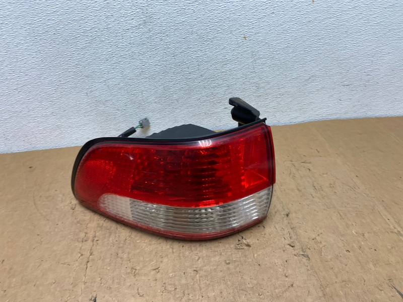 2001 2002 2003 Toyota Sienna Left Driver Lh Side Tail Light OEM AD0662 LK