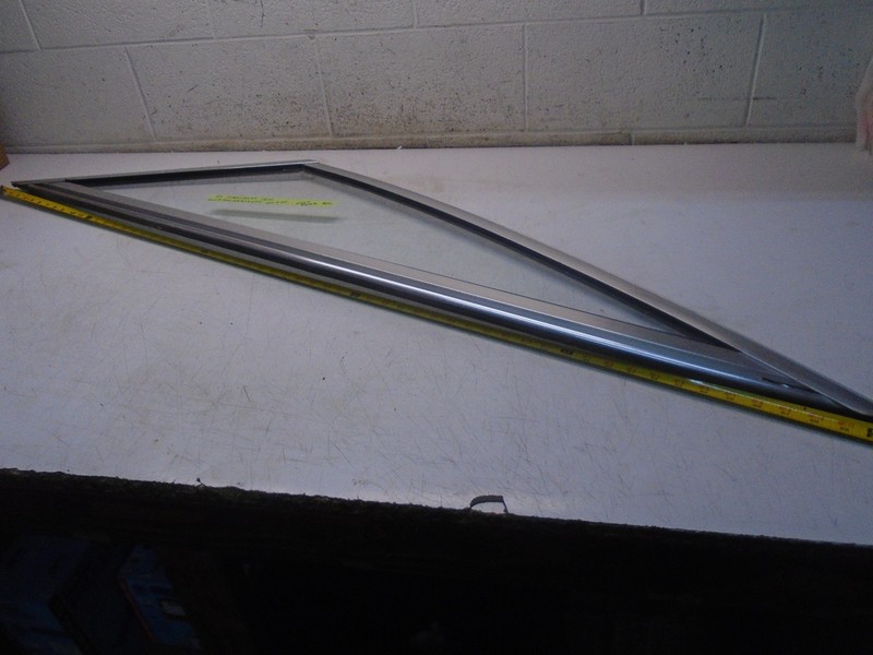 Z7 1997 Starcraft 1810 Boat Windshield Passenger Port Left