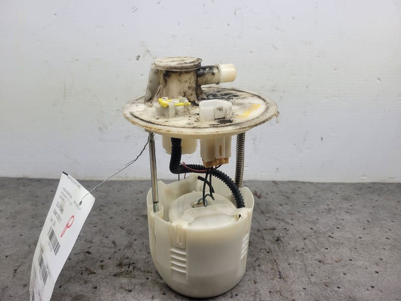 Fuel Pump Assembly Canada Market FWD Fits 09-14 MATRIX 1713101