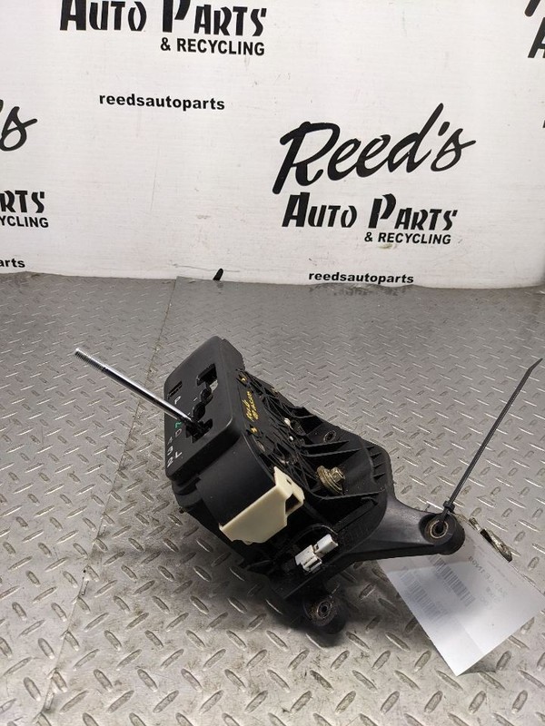 Lexus GS300 98-05 Center Gear Transmission Shifter Assembly, 33504-30291 1176430