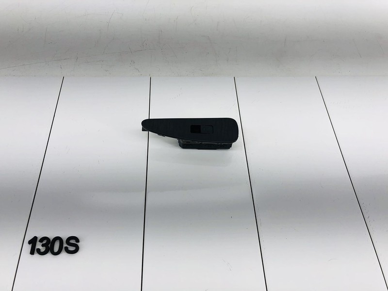 09-12 HYUNDAI GENESIS REAR RIGHT PASSENGER SIDE DOOR WINDOW REGULATOR SWITCH OEM