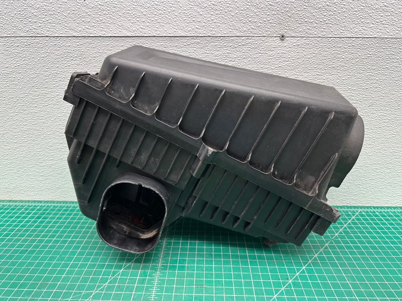 17-22 Alfa Romeo Giulia AIR INTAKE CLEANER FILTER BOX W/ DUCT TUBE OEM