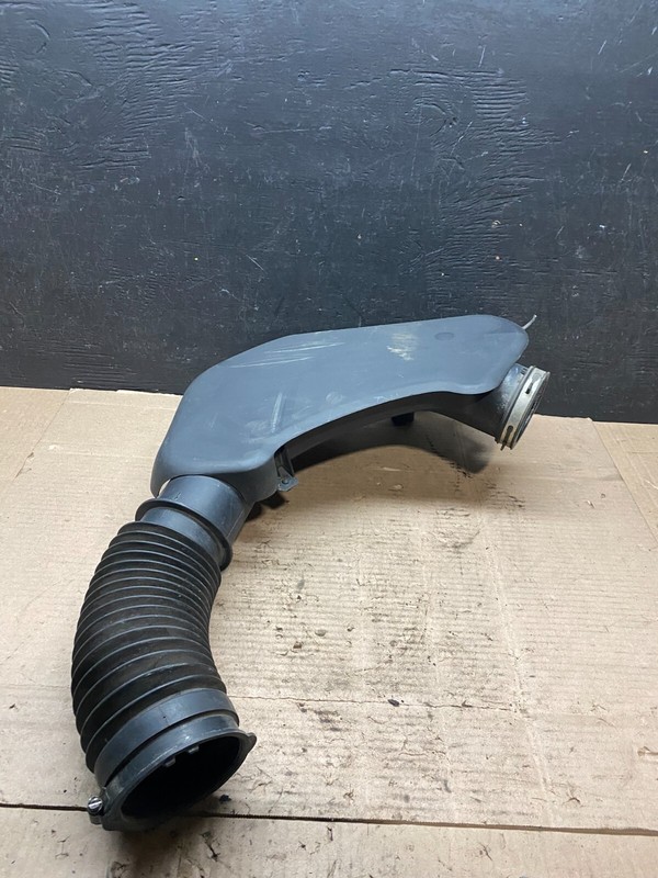 2011 to 2018 Chrysler 300 3.6L Air Intake Duct Tube Cleaner OEM G8160