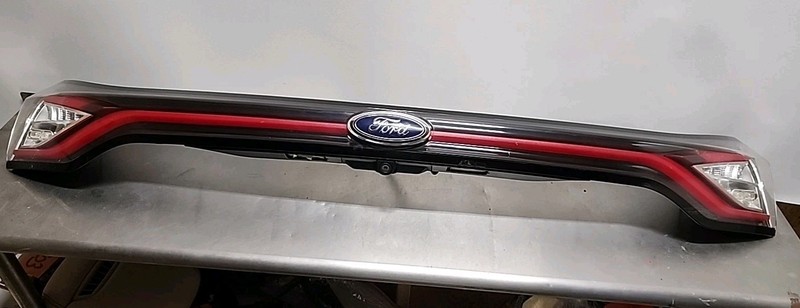 15-18 FORD EDGEREAR TAILGATE CENTER TRUNK LIGHT 3RD BRAKE LAMP WITH CAMERA OEM