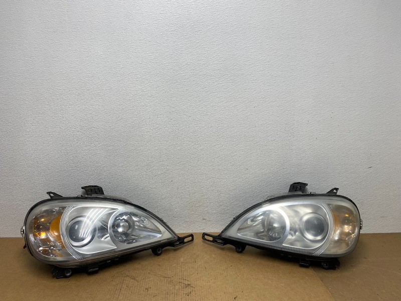 2002 - 2005 Mercedes ML ML350 ML500 Left+Right Side Halogen Headlights AC1836 DW