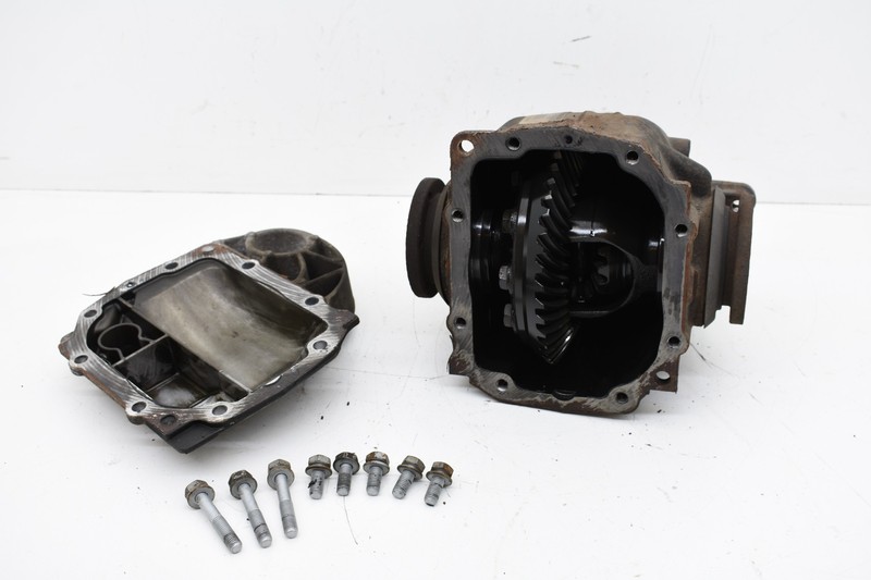 2009 BMW E90 328i Rear Differential Carrier Manual Trans 3.23 OEM KW27