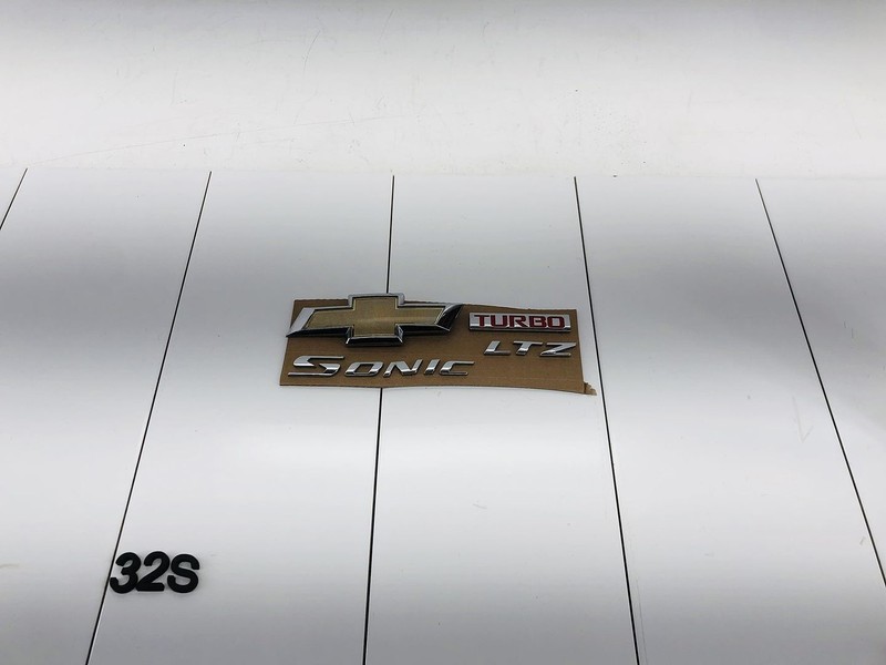 12-16 CHEVROLET SONIC 1.4L LTZ TRUNK DECK LID NAMEPLATE LOGO SYMBOL SET OEM