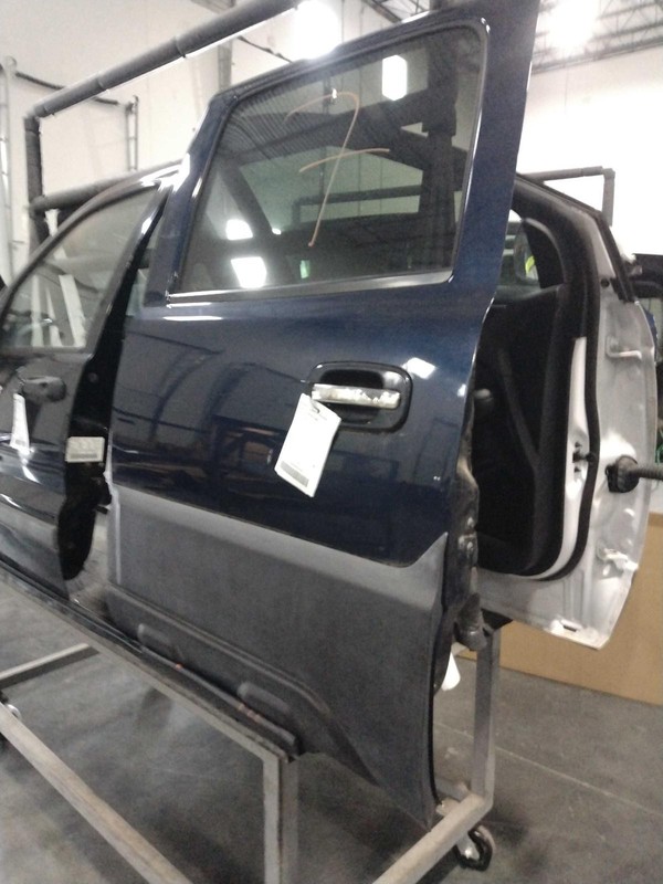 2004 Chevrolet Avalanche 1500 Left Door Blue 4DR PU 182K Miles OEM Part 87008
