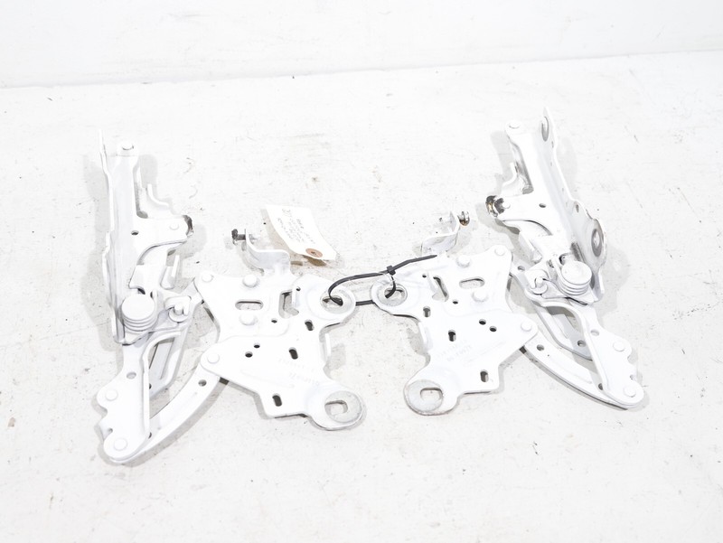 16-23 BMW F48 F39 Front Left & Right Side Hood Hinge Bracket White 300 Set OEM