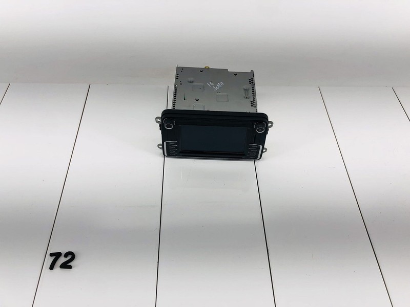 16-17 VOLKSWAGEN JETTA CENTER INSTRUMENT PANEL RADIO RECEIVER W/ DISPLAY OEM