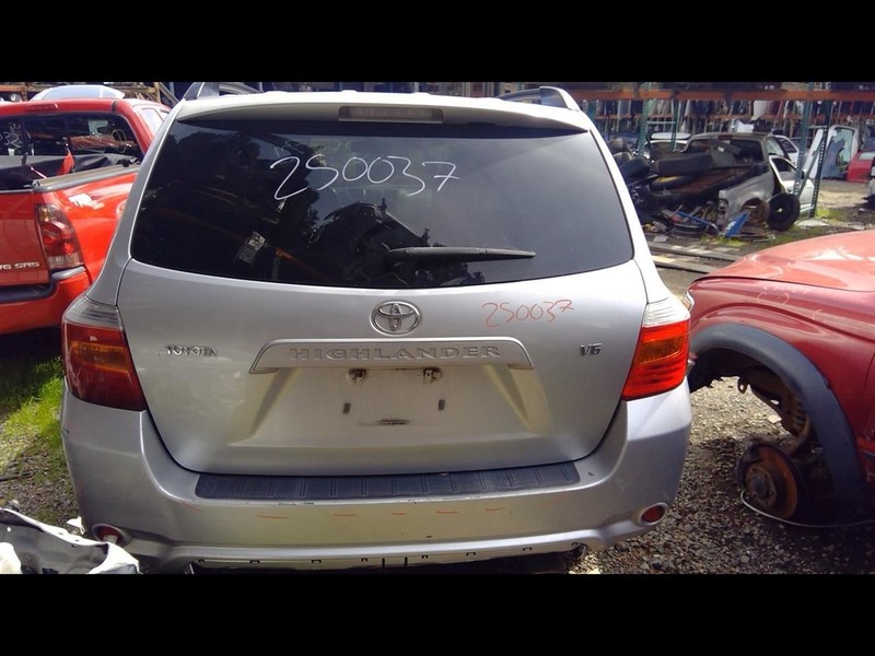 08 09 10 TOYOTA HIGHLANDER REAR BUMPER JAPAN BUILT SLV-1F7 SCRATCHES