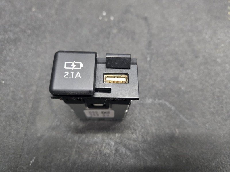 Dual USB Charge Adapter 2021 Toyota RAV4 85532-06050 2019 2020 2022
