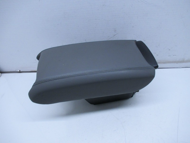 04-08 MASERATI QUATTROPORTE CENTER CONSOLE ARMREST ARM REST OEM