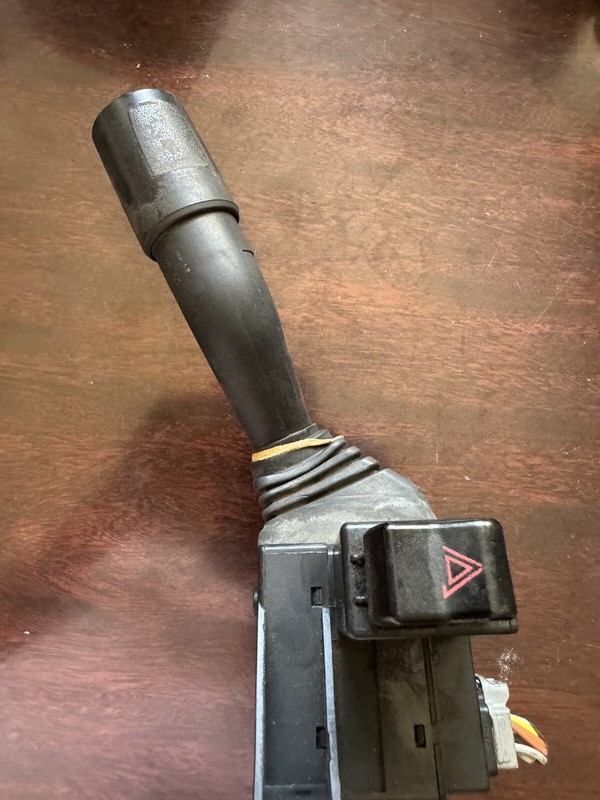 TURN SIGNAL ASSY 3587009C92 3817900-320
