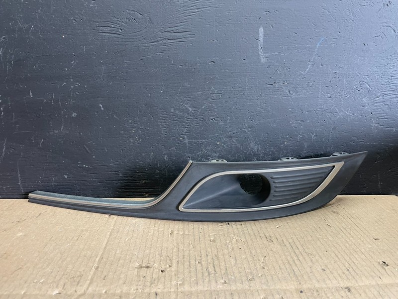 2013 to 2016 Lincoln MKS Left Driver LH Fog Light Bezel Trim AB7797 DG